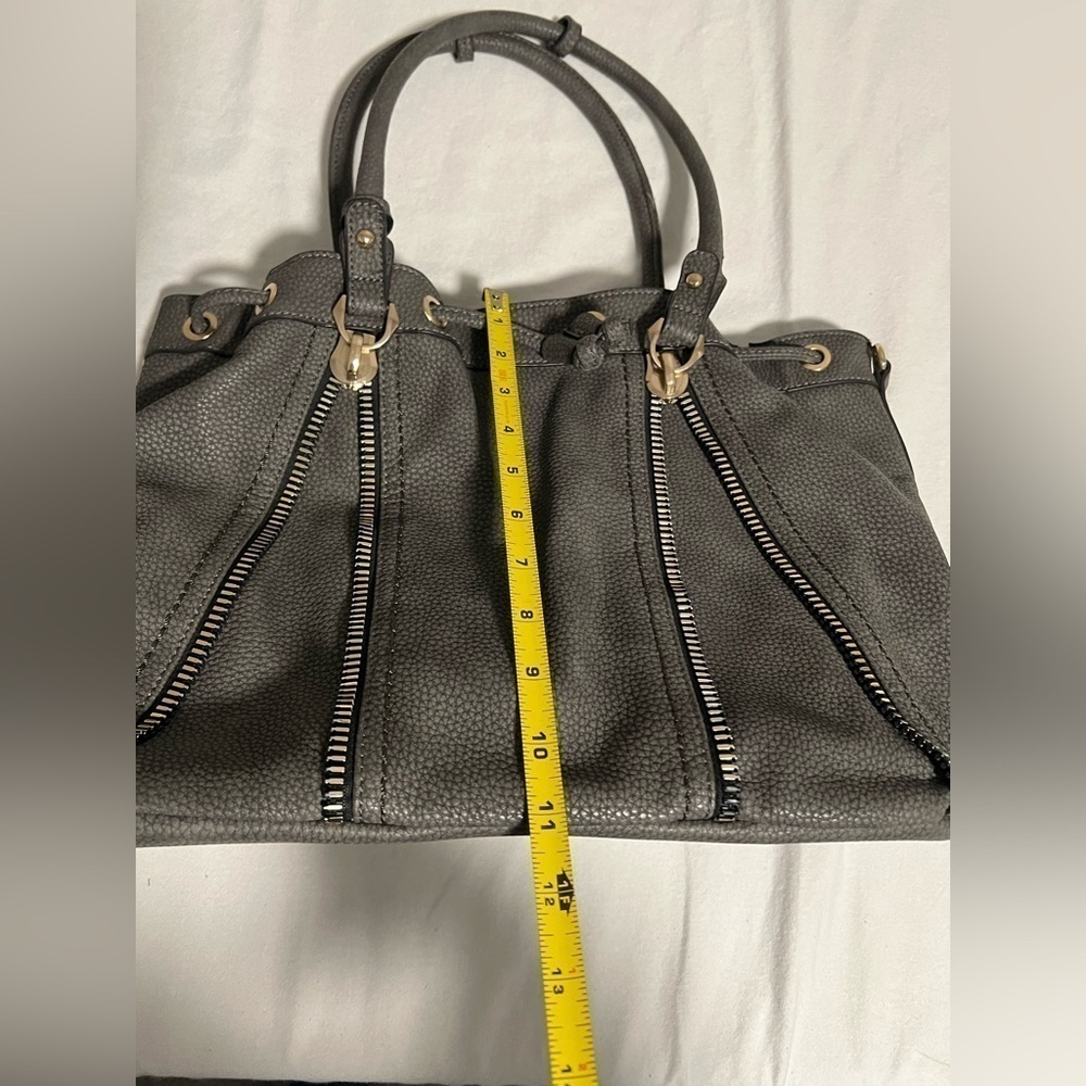 Gussaci Drawstring Shoulder Bag Purse Gray With Zipper Detail - Picture 9 of 13